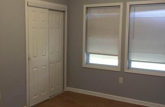 Photo of 952 S Floyd St unit: 101