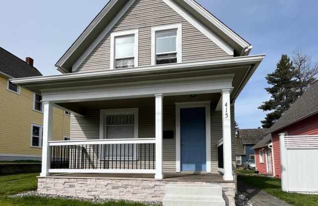 4 bedroom 1 bath house - Lakeway neighborhood