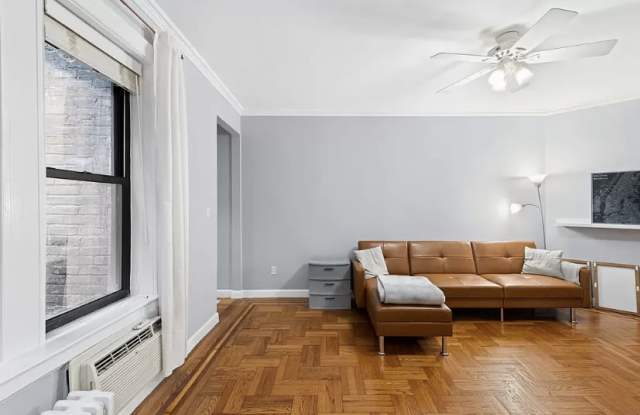 Photo of 230 E 71st St Apt 2A