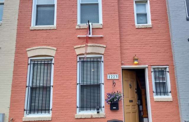 Photo of 1223 WYLIE ST NE