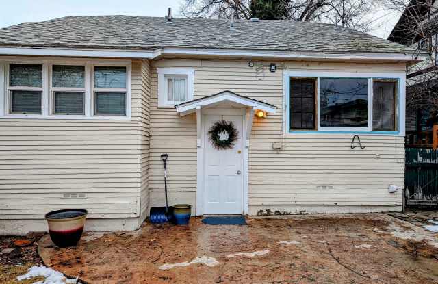 Fully Furnished, 1 Bedroom Basement Apartment! Short Term Rental!