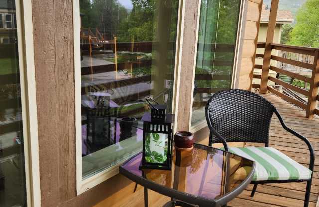 326 Miners Loop