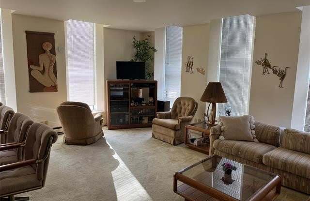 502 1/2 Huron Avenue