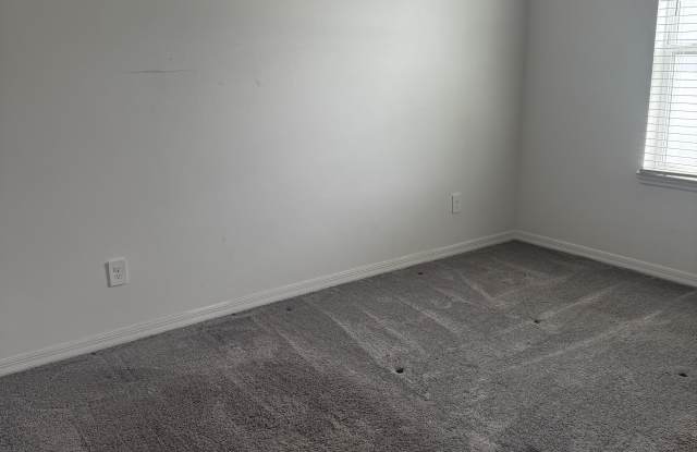 1811 Southeast Sandia Drive