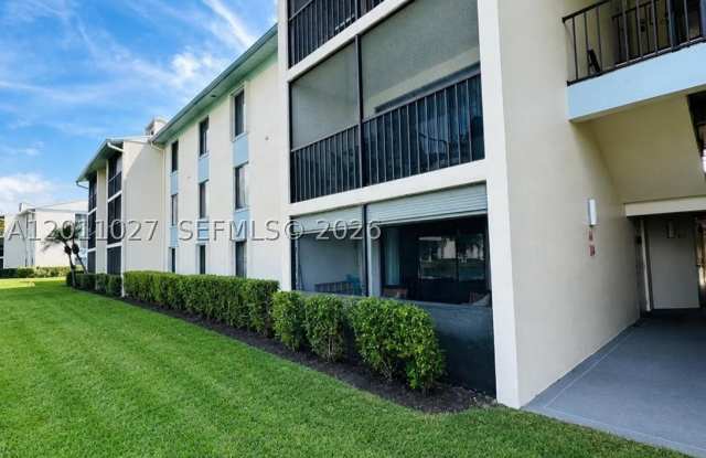 1110 Green Pine Blvd