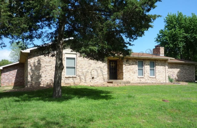 1801 Van Buren Ave - 1801 Van Buren Avenue, Mountain Home, AR 72653