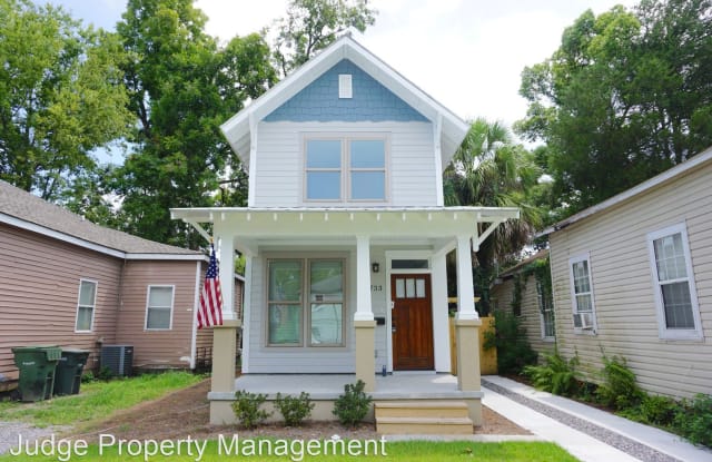 733 E 38th St - 733 East 38th Street, Savannah, GA 31401