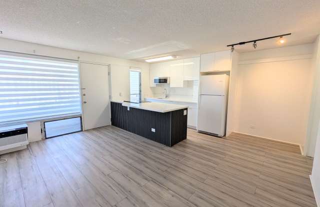 Beautifully Renovated 1/1/1 at Kalakaua Sands