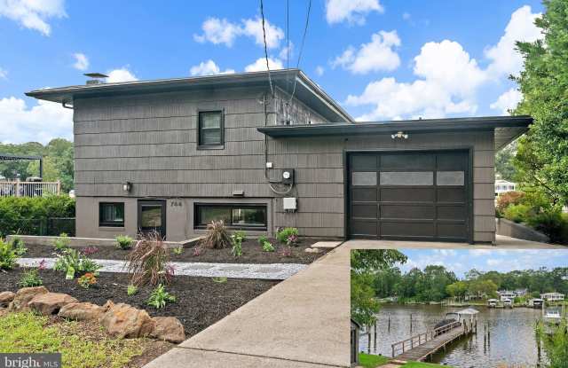 744 OAK GROVE Circle