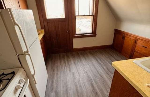 2229 1/2 Blake Avenue - 2