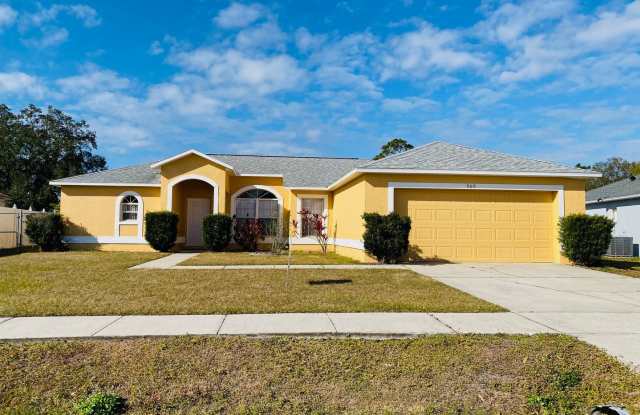 3 beroom, 2 bath Single family home For Rent at 505 Pine Top Place Poinciana, FL 34758