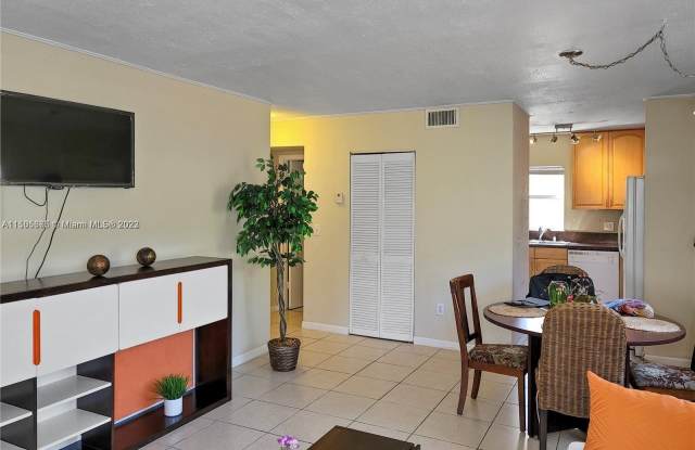 710 NE 14th Pl - 710 Northeast 14th Place, Fort Lauderdale, FL 33304