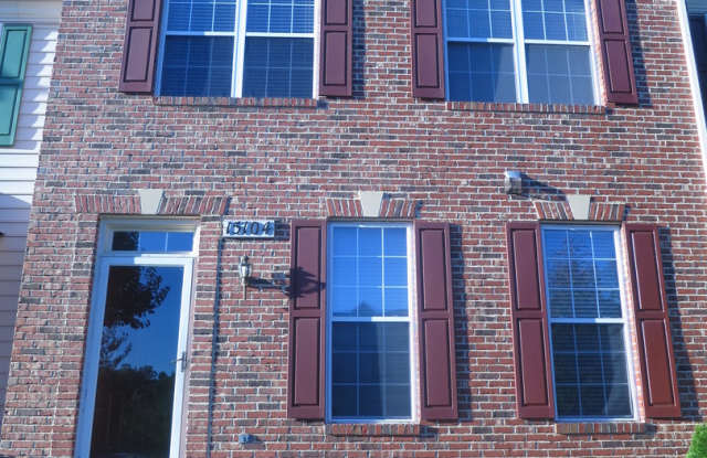 Luxury! Brick Front Townhouse in Longmead