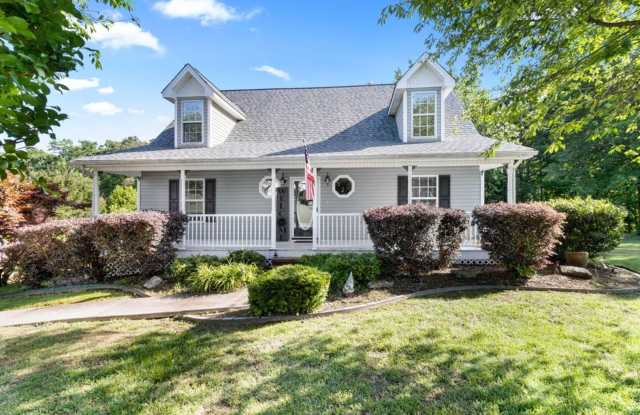 Photo of $500.00 OFF JANUARY RENT!! Soddy Daisy Oasis! 3 beds, 2.5 baths, huge garage  yard!