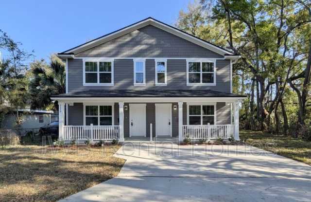 1319 Pasco St