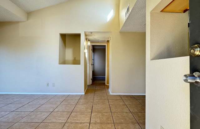 Central 2 bedroom condo, near U of A and UMC!