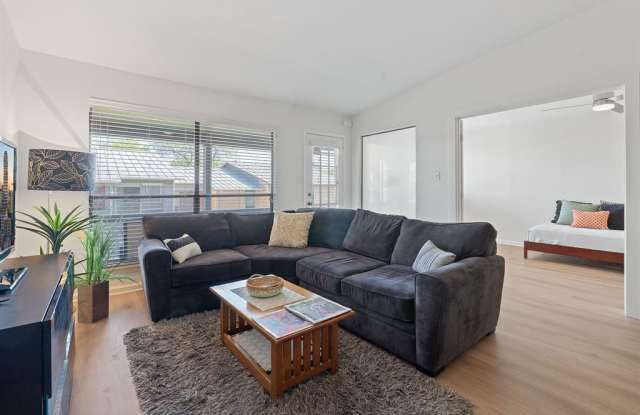 Photo of 1101 Hollow Creek Drive