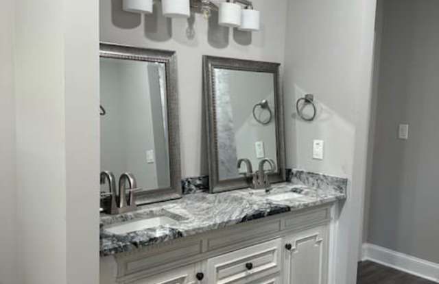 222 Taylor Circle #UNIT B