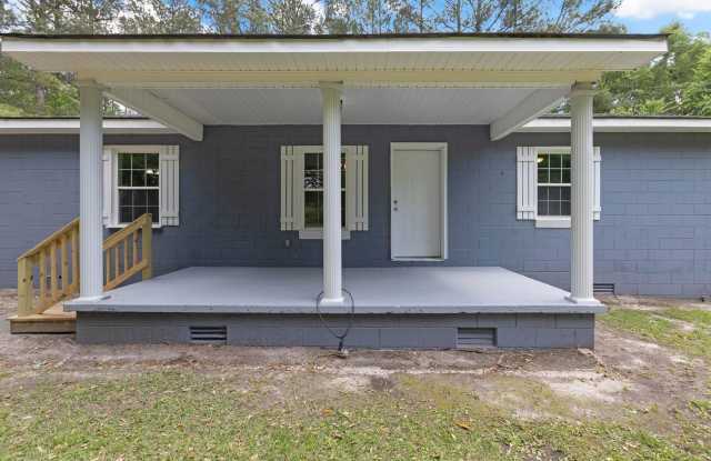 One Acre Lot Maple Hill Home For Rent!