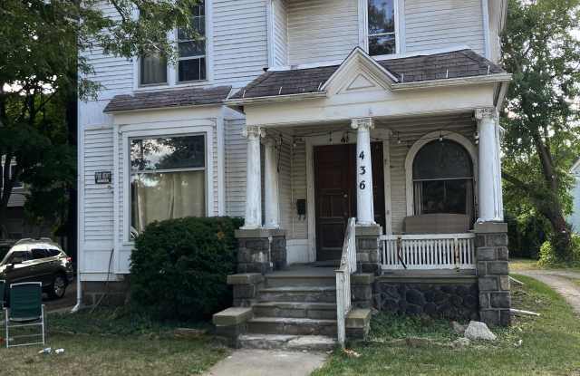 Photo of 436 S Division St