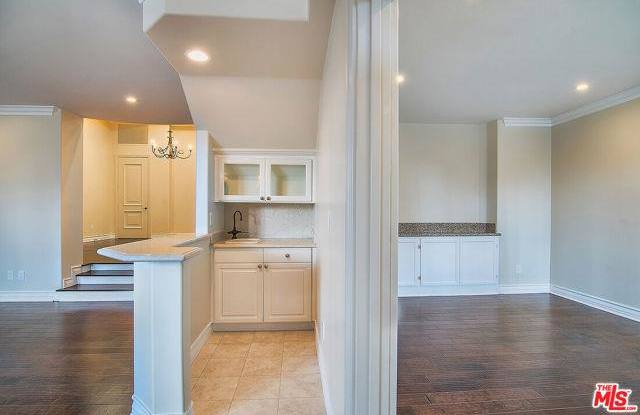 433 North Doheny Drive