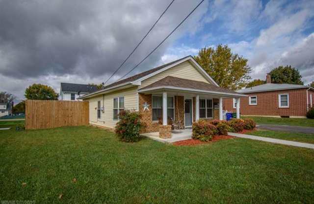 Cozy Home in Established Christiansburg Neighborhood