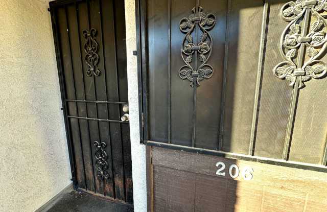 FULLY FURNISHED 2 BEDROOM CONDO WITH STRIP VIEWS