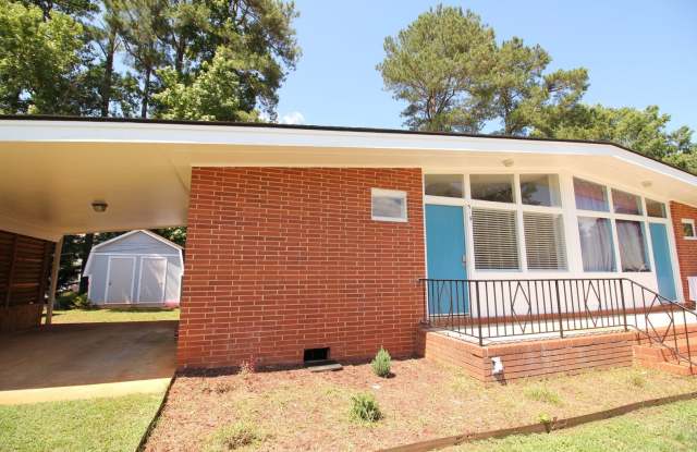 Beautiful 2 Bedroom, 1 Bath home is West Raleigh! Pet Friendly!