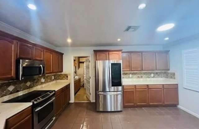 656 NW 1st Street