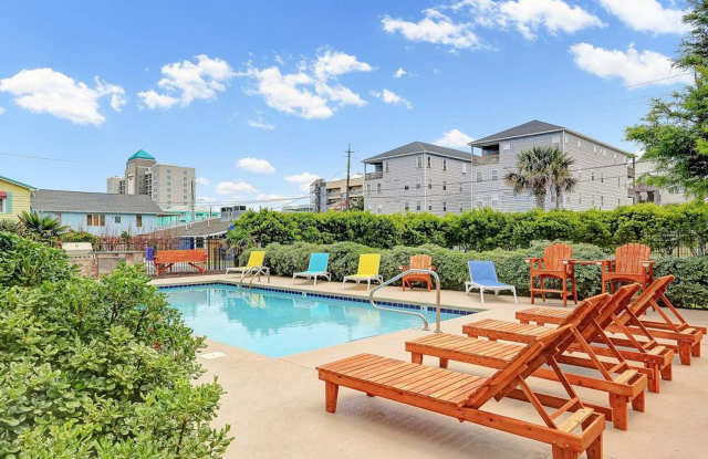 (C004) 305 S. Lake Park Blvd. Unit 106 Carolina Beach, NC 28428