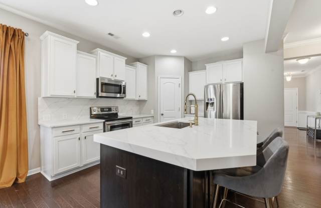 Spacious 5BR House in Concord