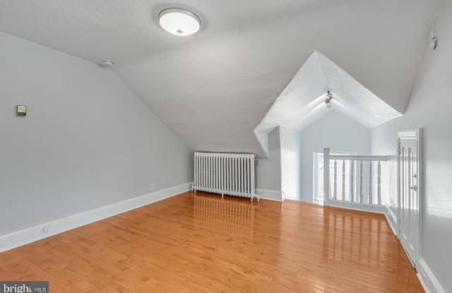 158 MONTGOMERY Avenue
