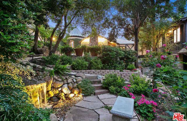 Photo of 4880 Queen Florence Lane