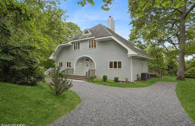 Photo of 8340 Main Bayview Road