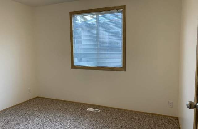 Quiet 4 bedroom two bath home in Aloha
