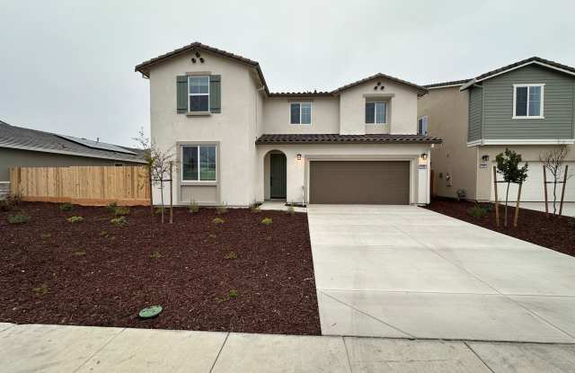 Gorgeous 5 bedroom, 3 Bath / Downstairs Bed and Bath
