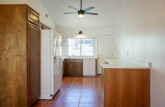 Great Corner Lot Condo at Mountain Shadows!