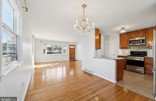 384 WESTBOURNE DRIVE