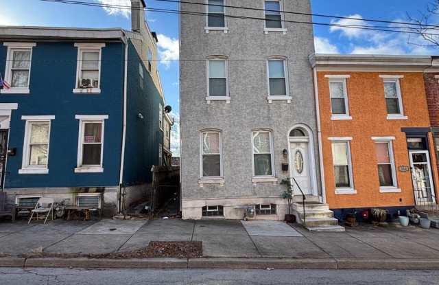 318 E MARSHALL Street