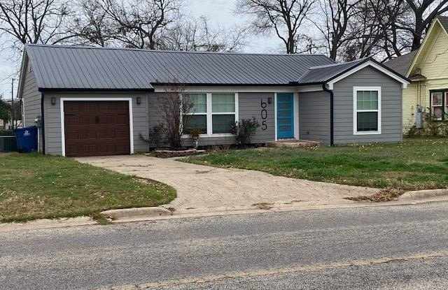 Photo of 605 College St