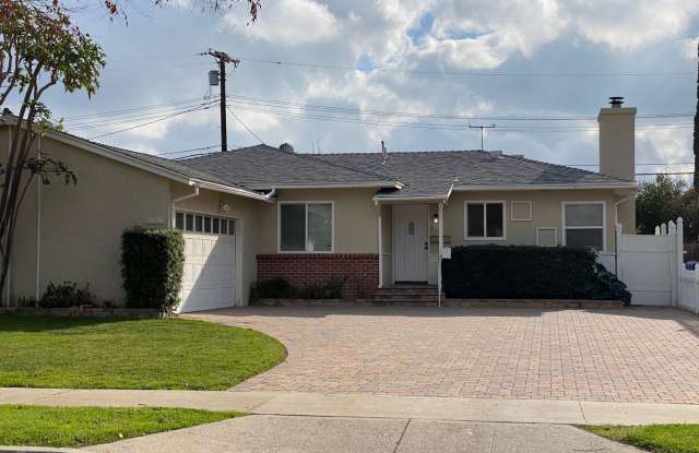 Photo of Single story 3 bed, 2 bath home with yard.