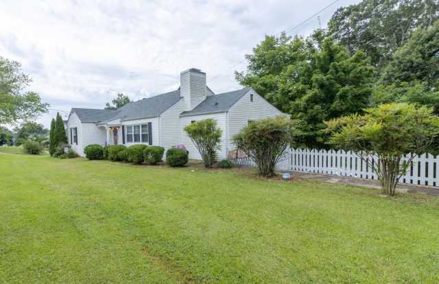 COMING SOON! Charming 3 bedroom 1.5 bathroom for rent!