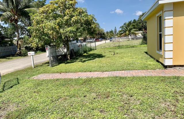 1030 N E Street - 1030 North E Street, Lake Worth, FL 33460