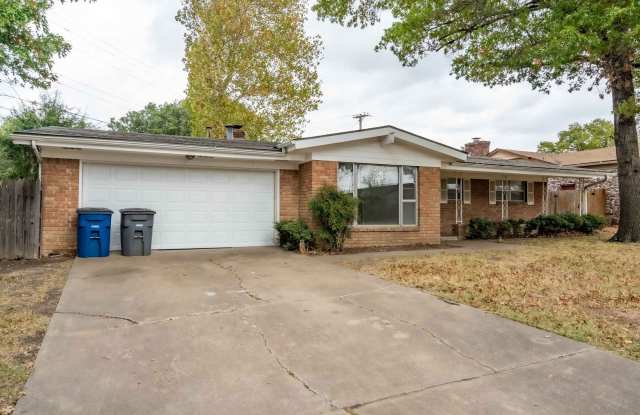 Gorgeous Ranch Style Home with 3 Bedrooms 1.5 Bath!