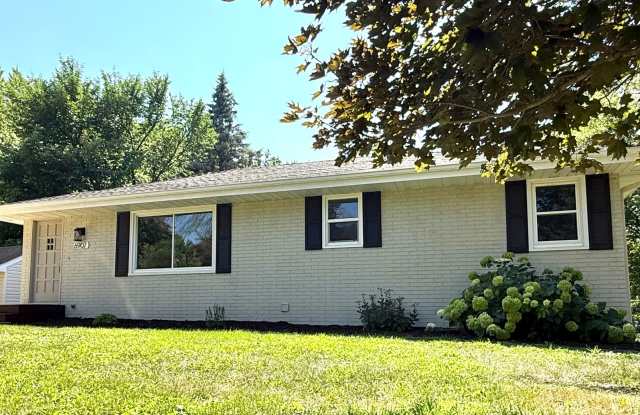 Remodeled 5BR/2BA Walkout Rambler Near Fish Lake Available Now! Lawn care Included!