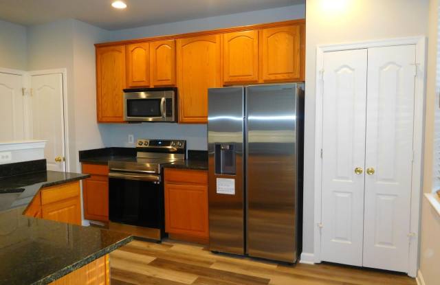 2825 FOREST RUN DRIVE