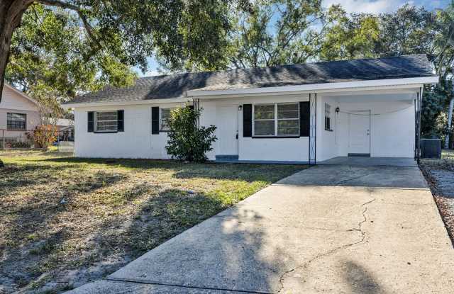 Photo of Charming 3-Bedroom Home with Porches in Eagle Lake