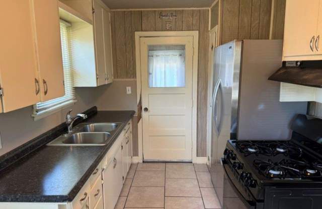 two bed One bath home in Midwest City!