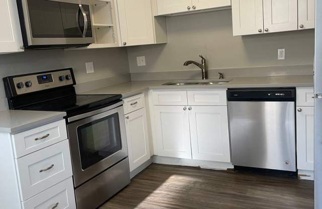 Photo of 3 Bedroom 2 Bathroom Condo in Lakewood