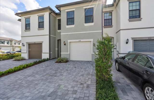 2108 N Appleton Cir N